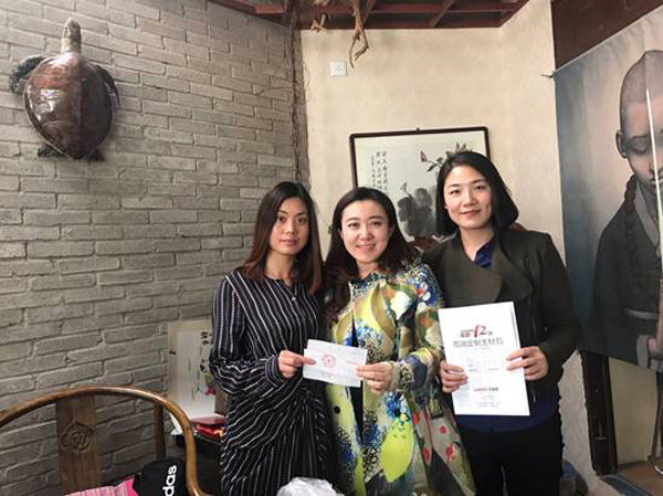 設計師簽單留念